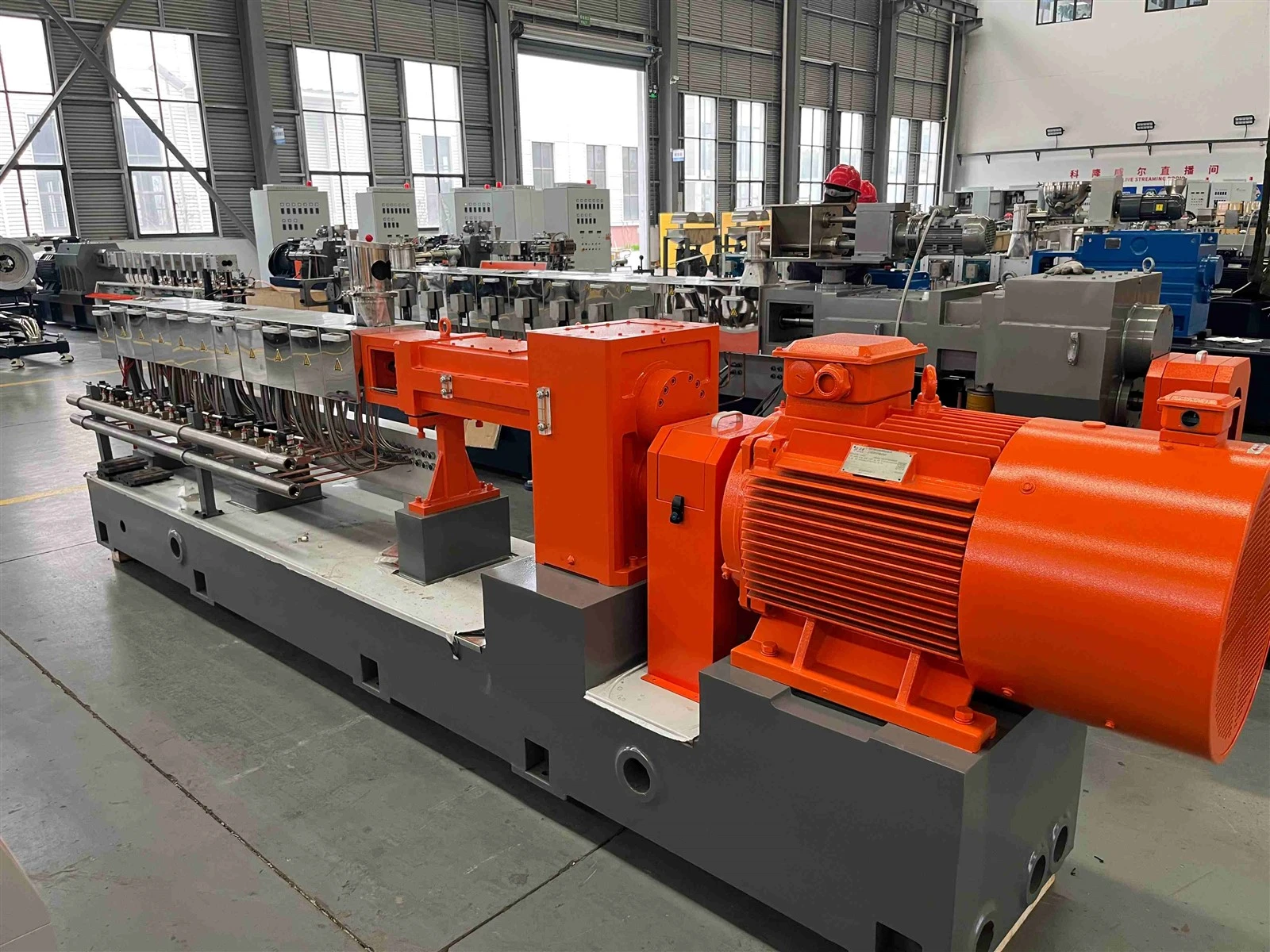 kelongweier-35d-50d-60d-twin-screw-extruder-for-masterbatch.jpg kelongweier-35d-50d-60d-twin-screw-extruder-for-masterbatch.jpg